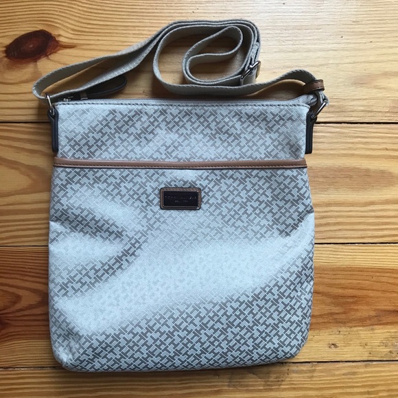 Tommy Hilfiger Beige Crossbody Purse, EUC, 10x11 - Picture 13 of 14
